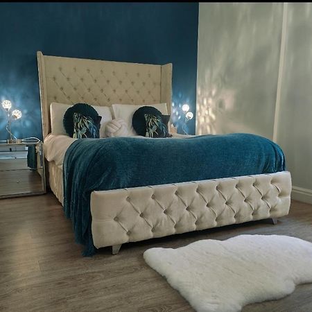 Chester City Apartments - With Free Parking Ngoại thất bức ảnh