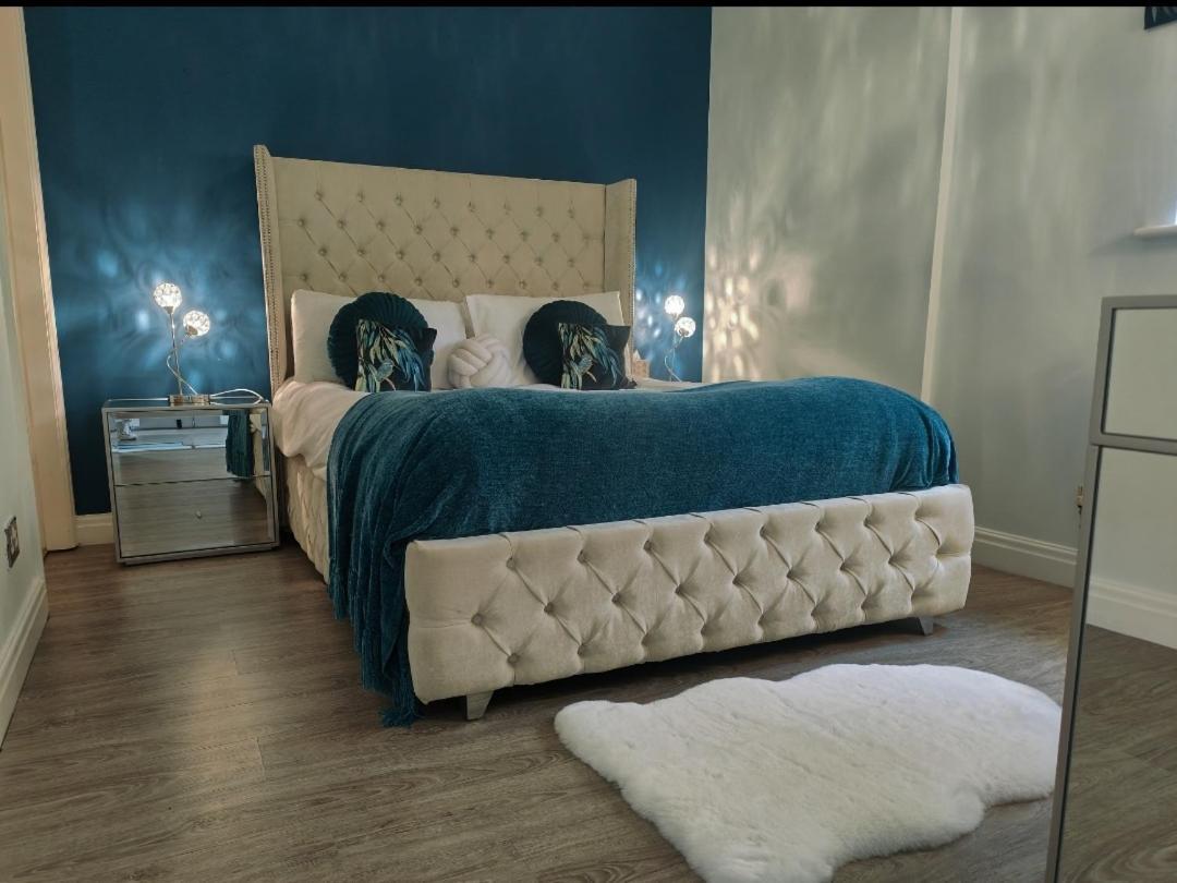 Chester City Apartments - With Free Parking Ngoại thất bức ảnh